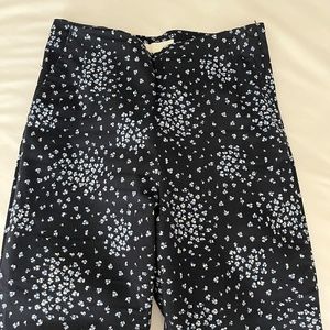 H&M black floral cropped skinny flare slacks